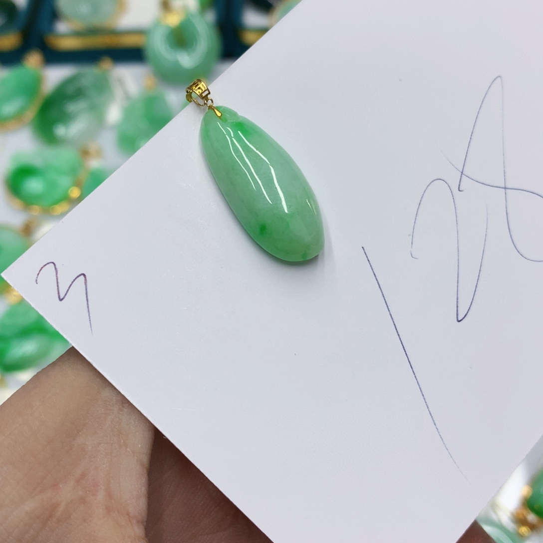 翡翠颈饰18K金镶嵌翡翠