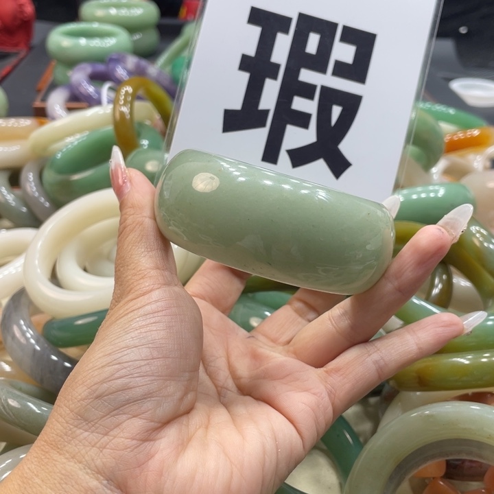 梦***鈺石英质玉未镶嵌珠宝奇石