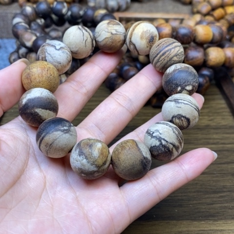 手串贡木冻*1.8花妖