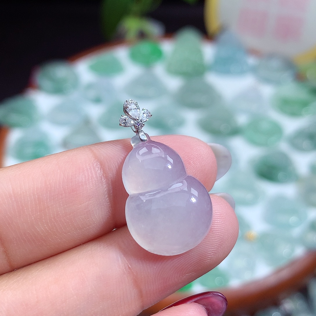 翡翠未镶嵌颈饰葫芦