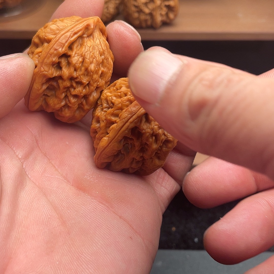 發***.文玩核桃吊坠金公子