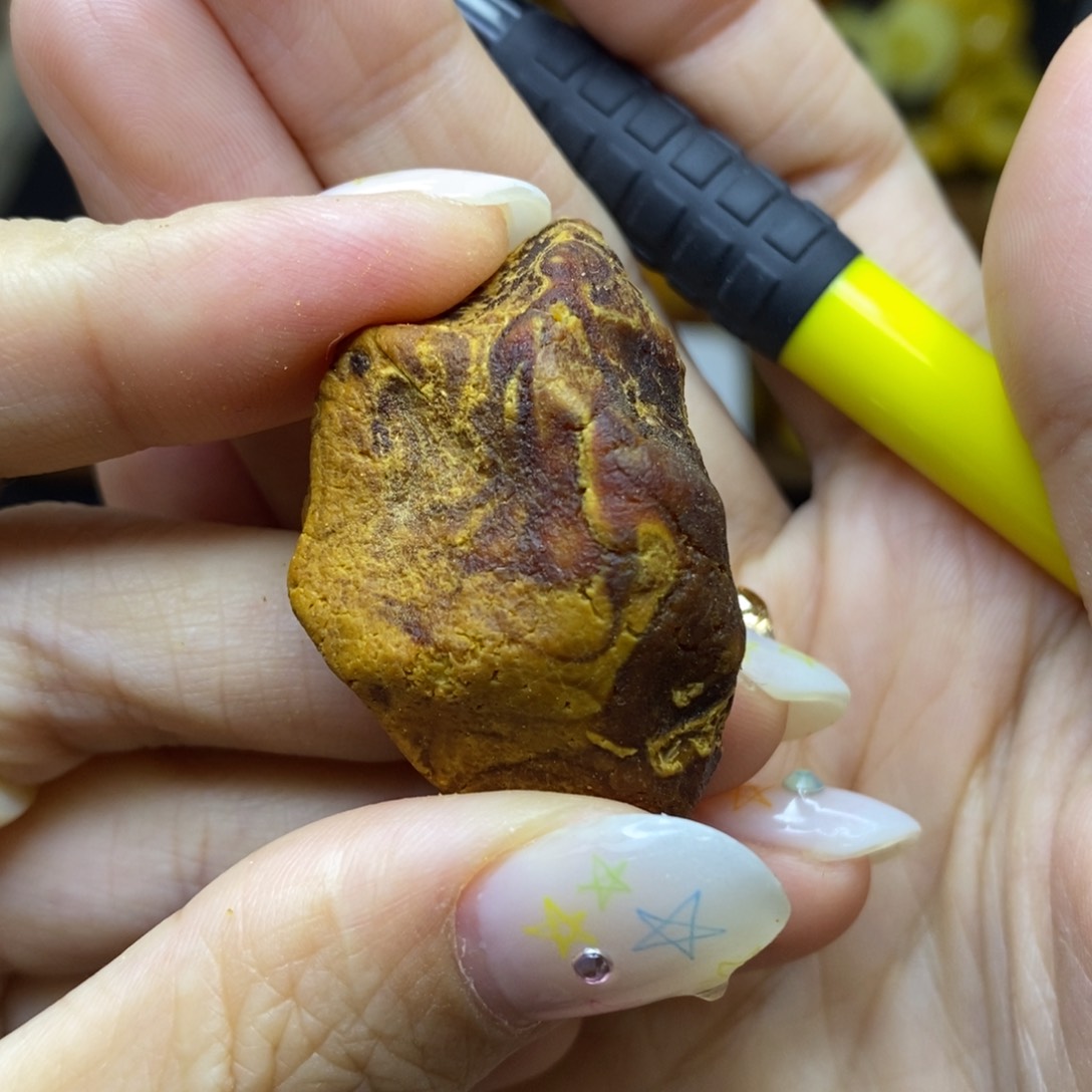 琥珀颈饰未镶嵌吉****?胖