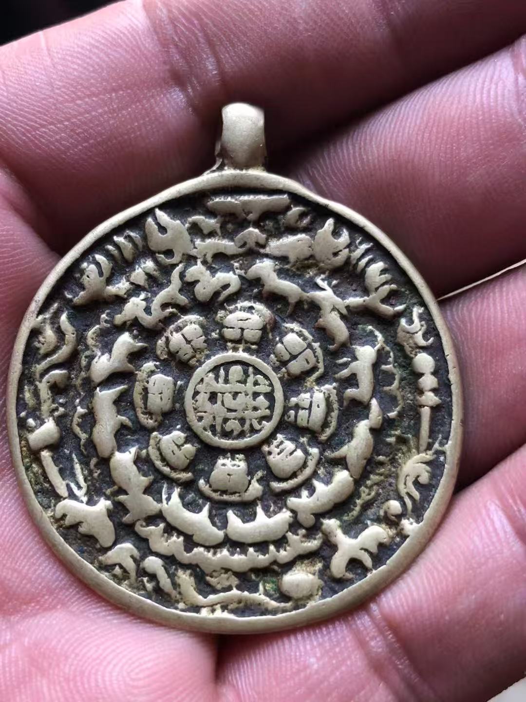 藏式白铜九宫牌大黑天财神十二生肖八卦牌吊坠