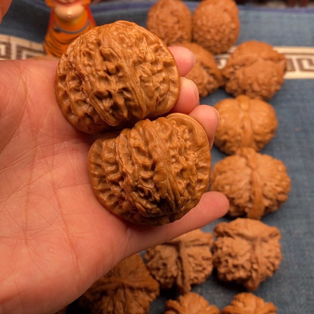 文玩核桃把件42全品三角白