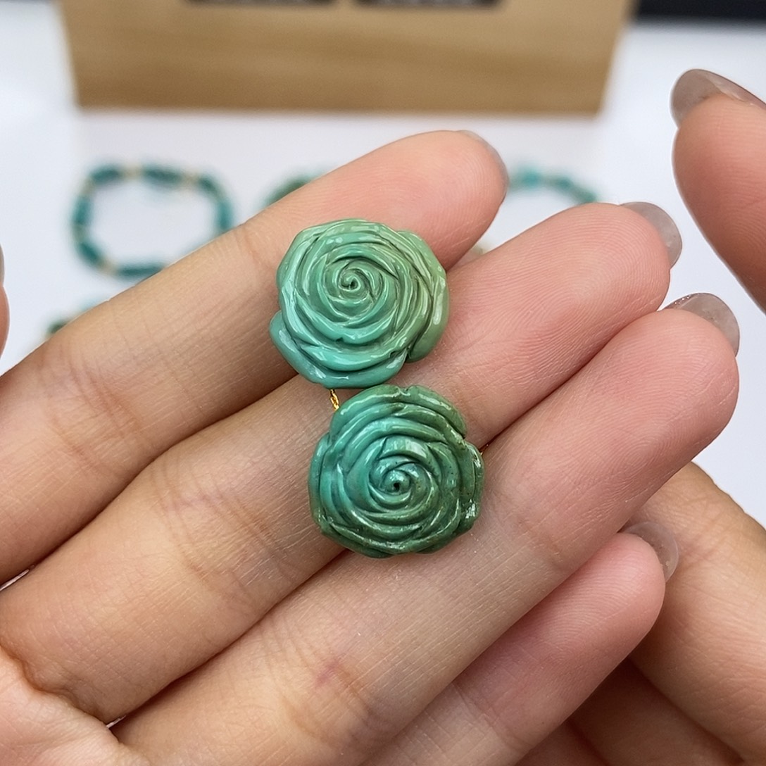 绿松石未镶嵌珠宝奇石