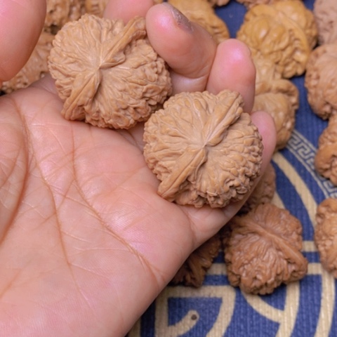 【闪购商品】文玩核桃吊坠麦*白狮子40