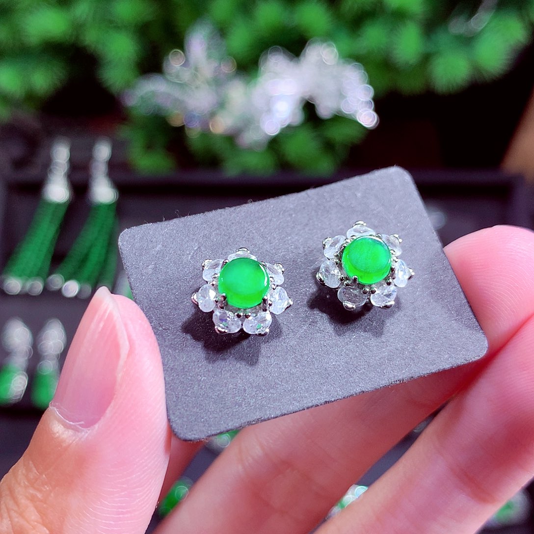 颈饰未镶嵌翡翠天然