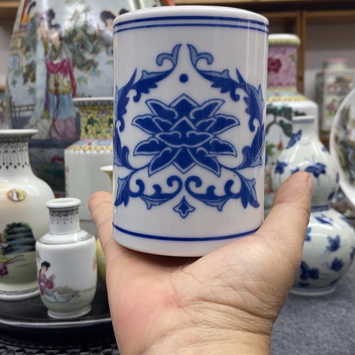 景德镇釉中青花陶瓷花瓶