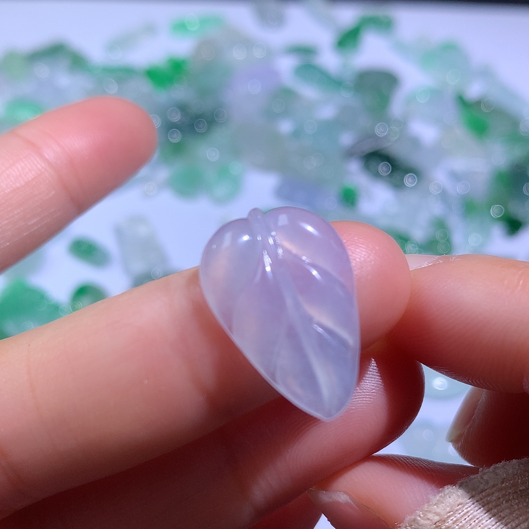 翡翠颈饰未镶嵌叶子