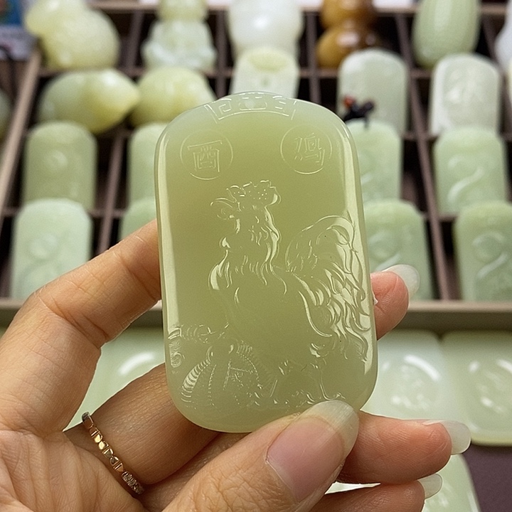 昆仑石双面鸡守护