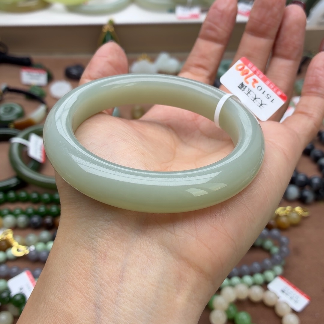 和田玉未镶嵌手镯57圈