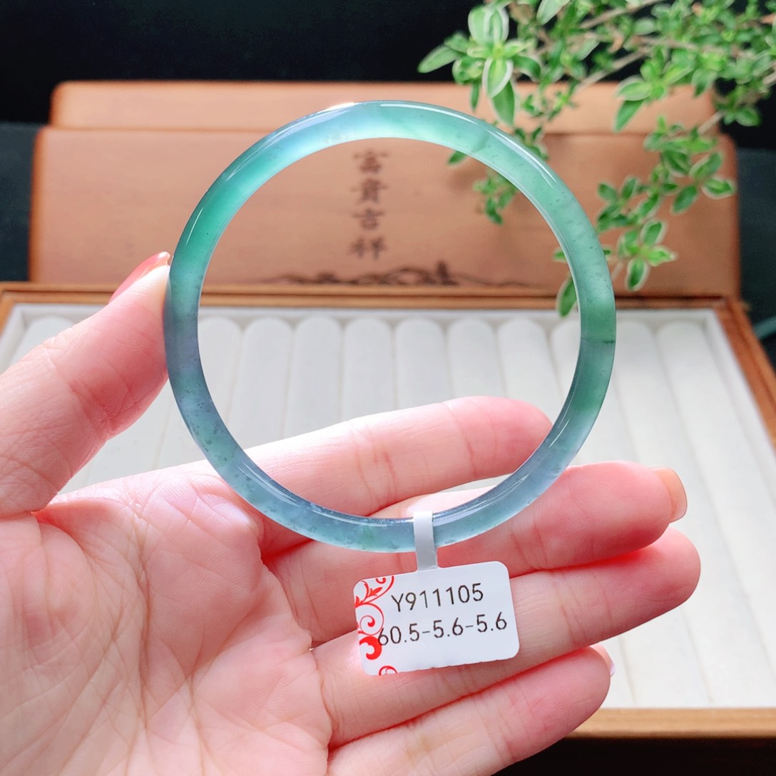 未镶嵌手镯（圆镯）翡翠