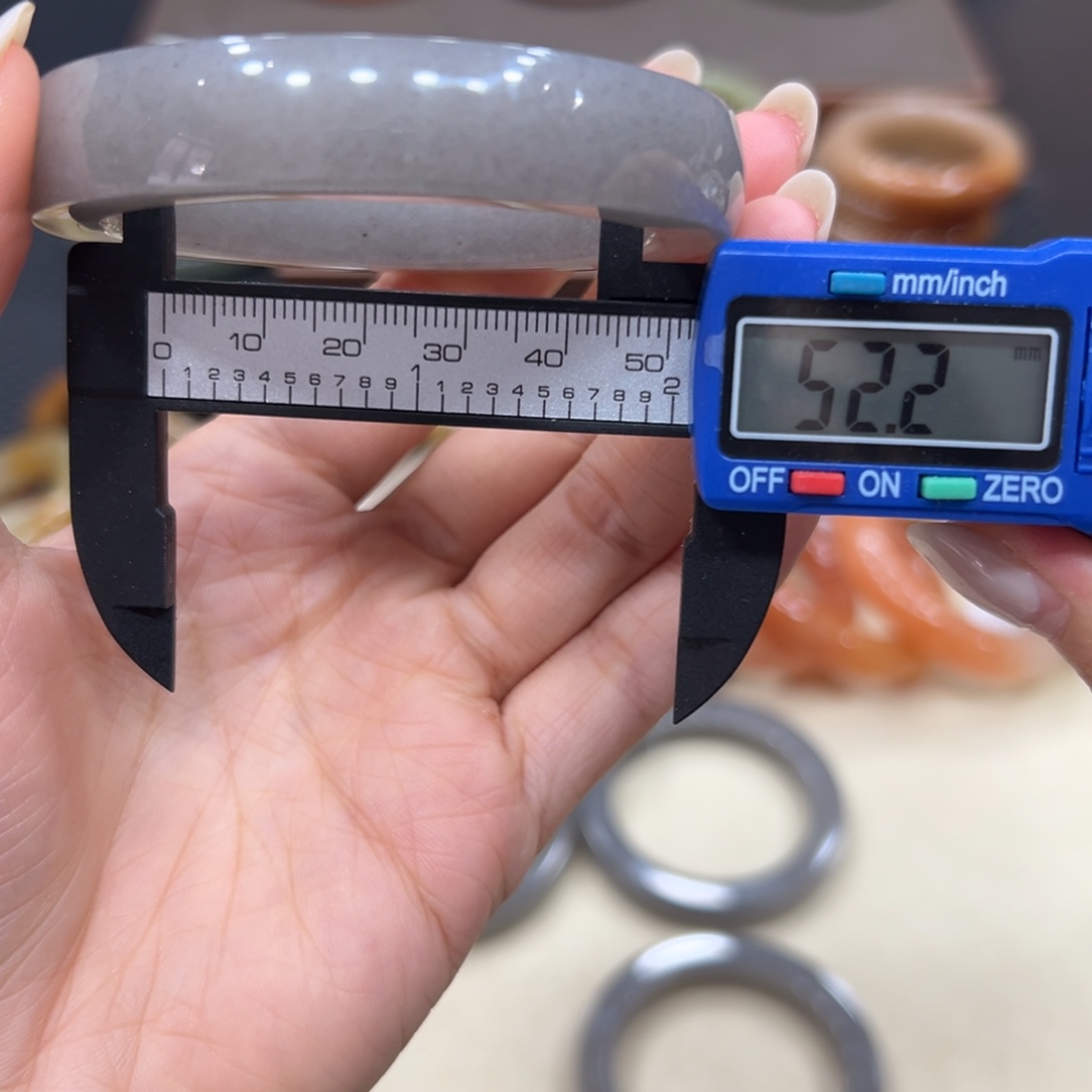 未镶嵌手镯石英质玉