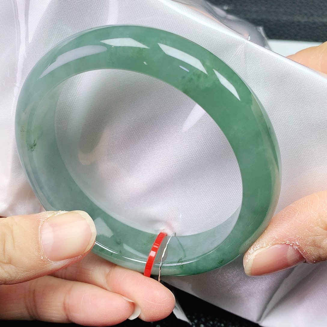 翡翠手镯未镶嵌57轮胎