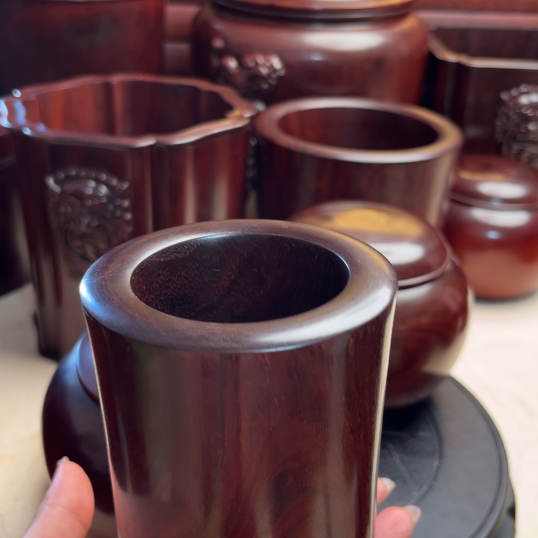 王***@檀香木小叶紫檀笔筒