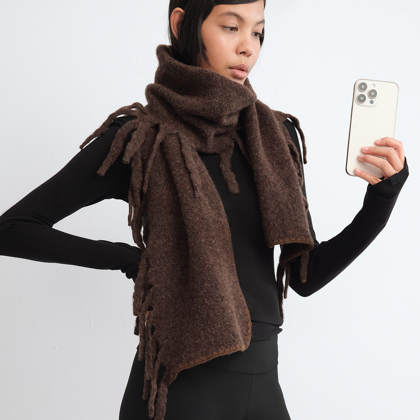 流苏纯色羊毛混纺围巾 咖色/黑色