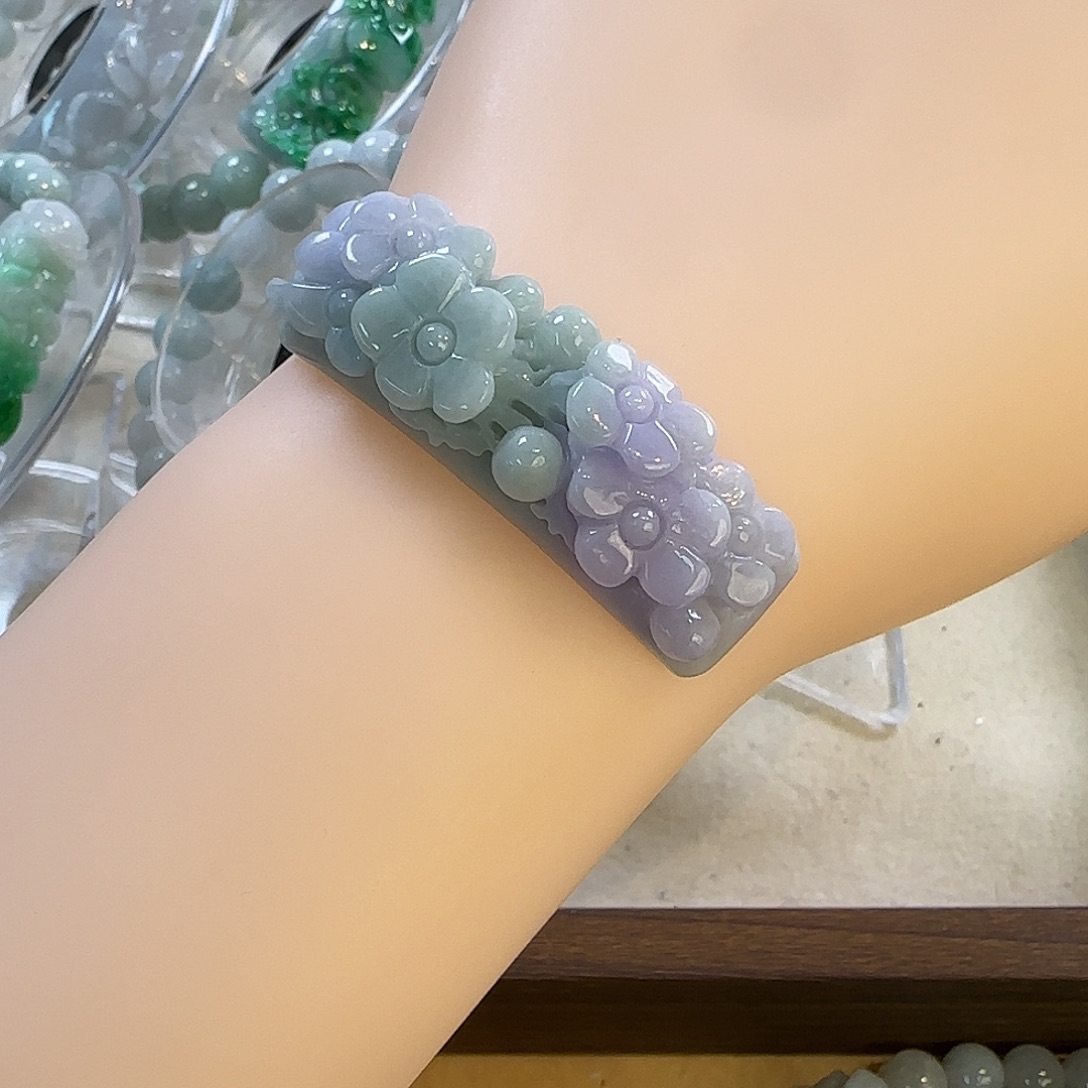 翡翠未镶嵌颈饰手牌