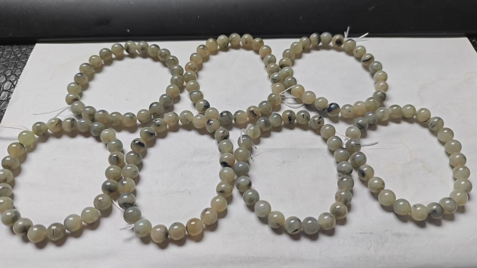 和田玉手串8mm左右多样性发其一C-407