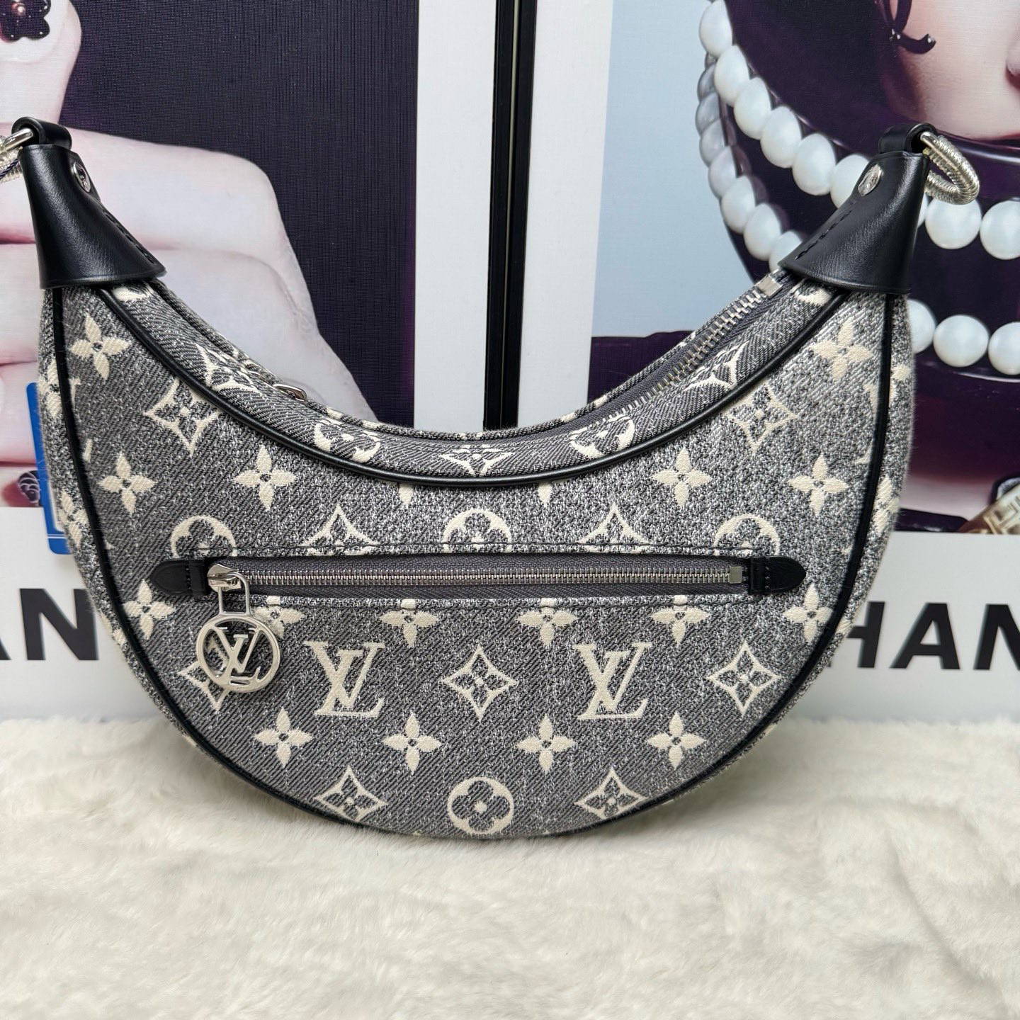 99新 LouisVuitton/路易威登 灰色丹宁水洗牛仔月亮包（芯片款）