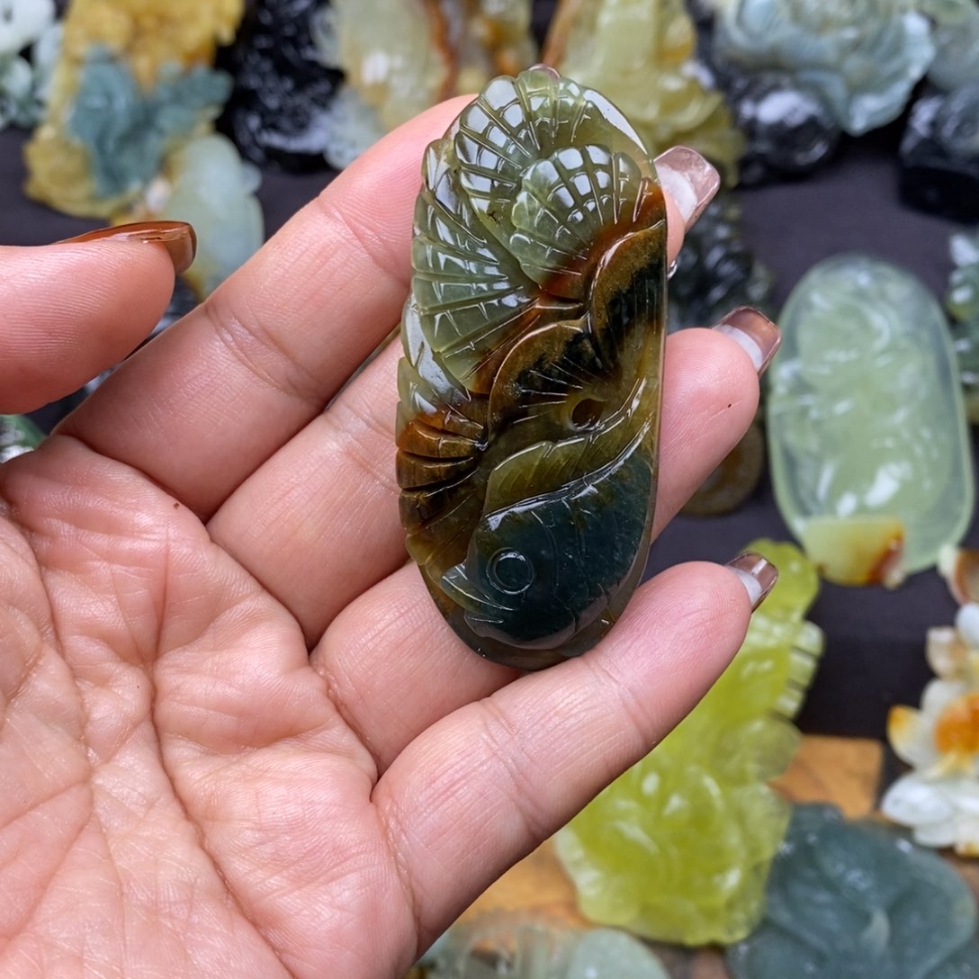 蛇纹石玉颈饰未镶嵌