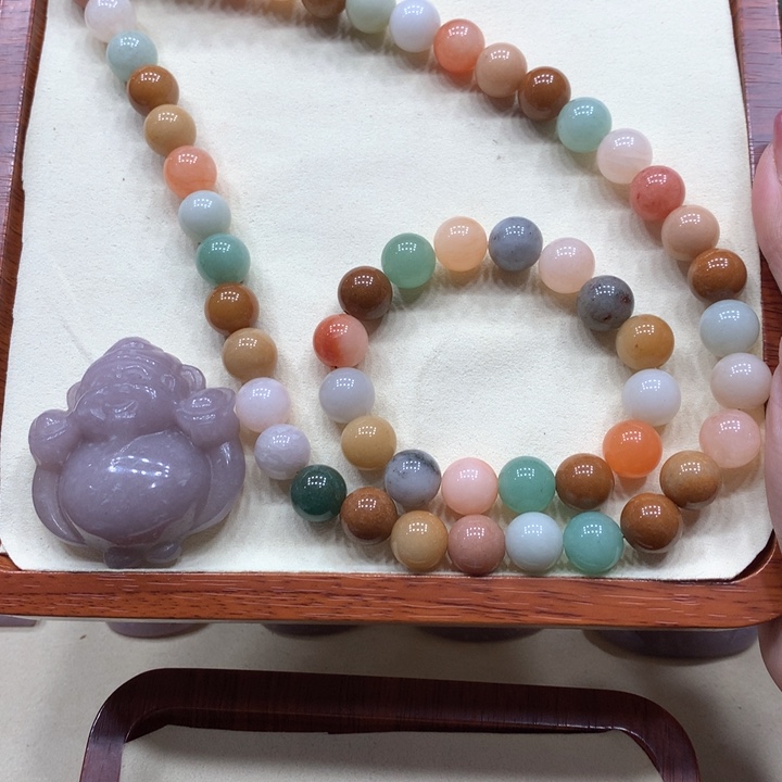 石英质玉颈饰足铂镶嵌潘****y