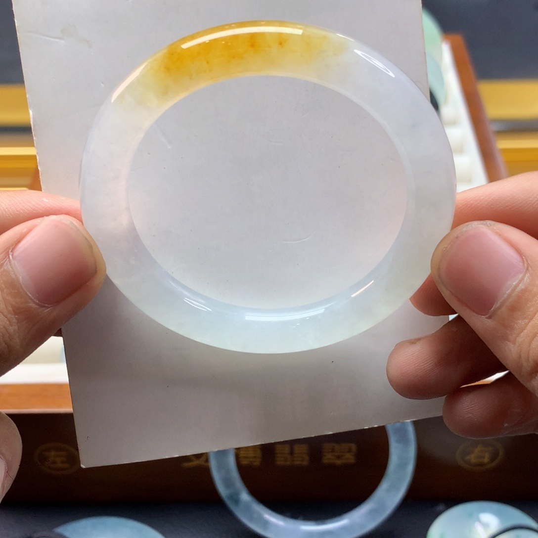 翡翠手镯未镶嵌圆条