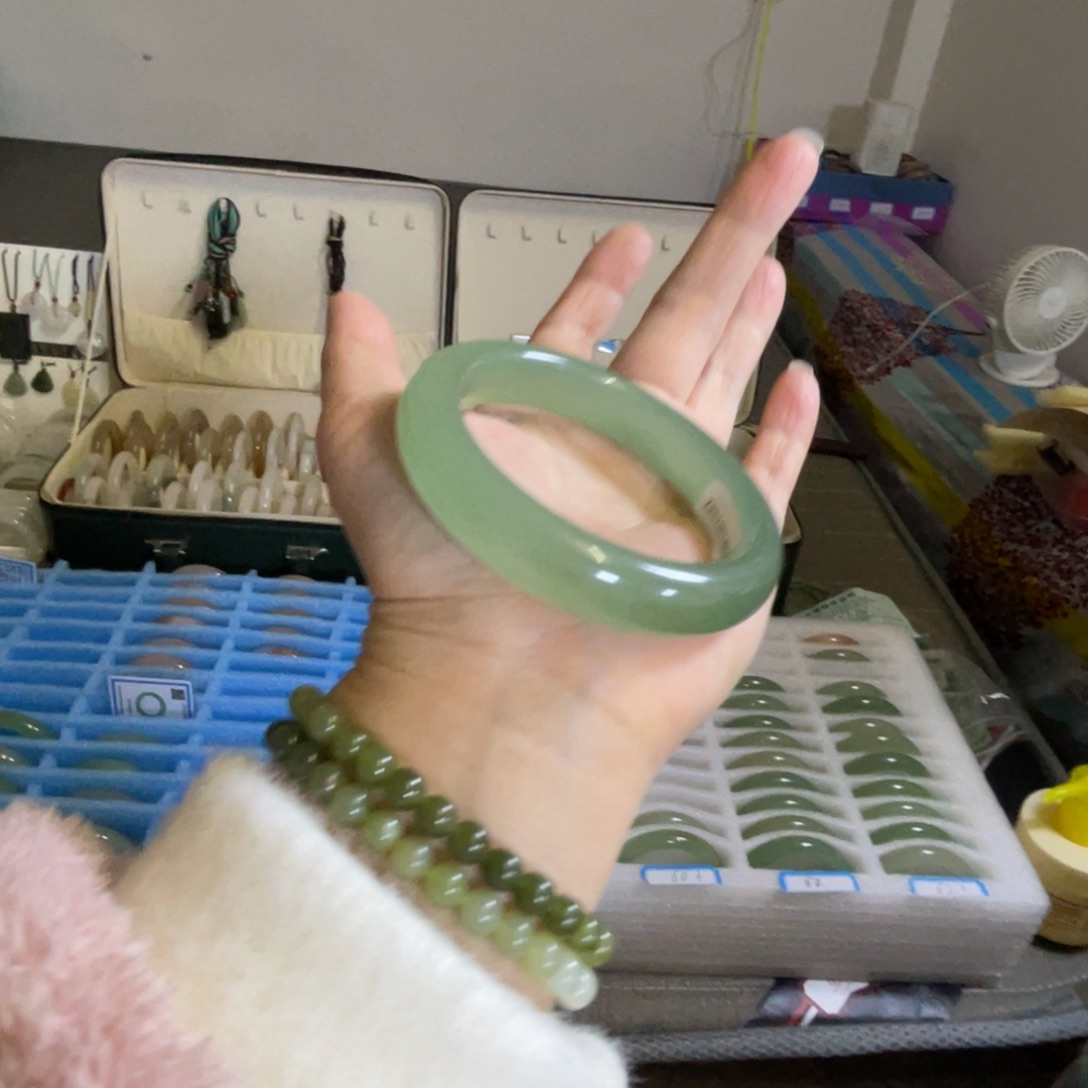 东陵石未镶嵌手镯55.7