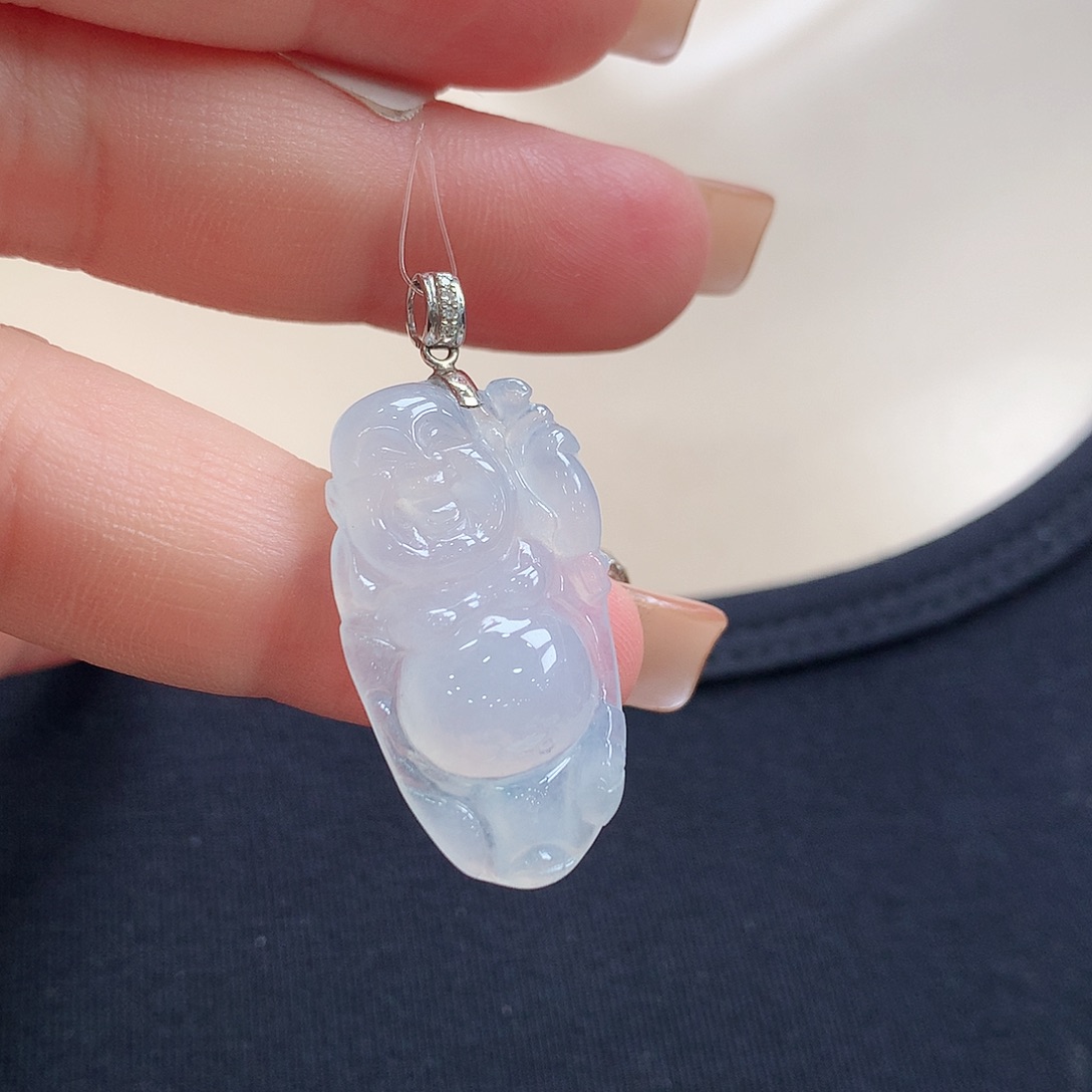 翡翠18K金镶嵌颈饰布袋佛