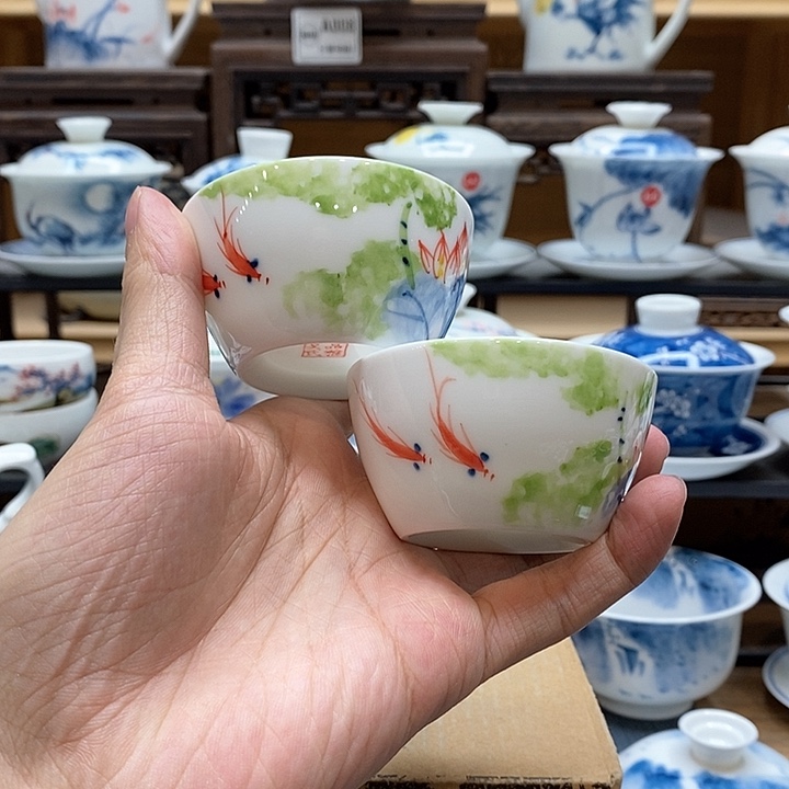 手绘2个装五彩荷花水缸杯60cc釉下彩微瑕福利款