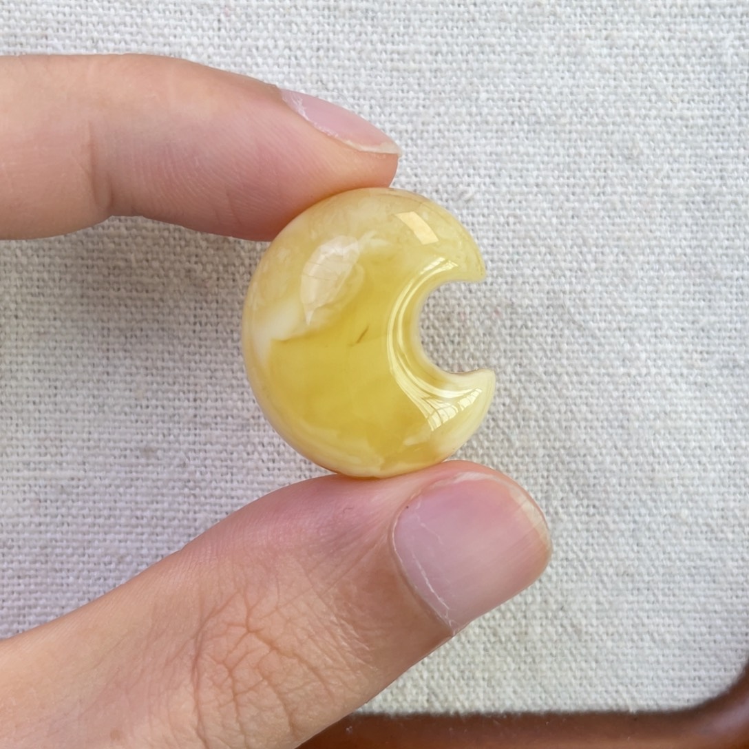 琥珀未镶嵌珠宝奇石月亮