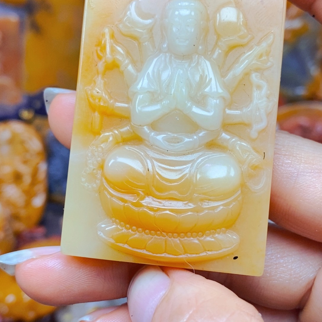 未镶嵌石英质玉（黄龙玉）颈饰