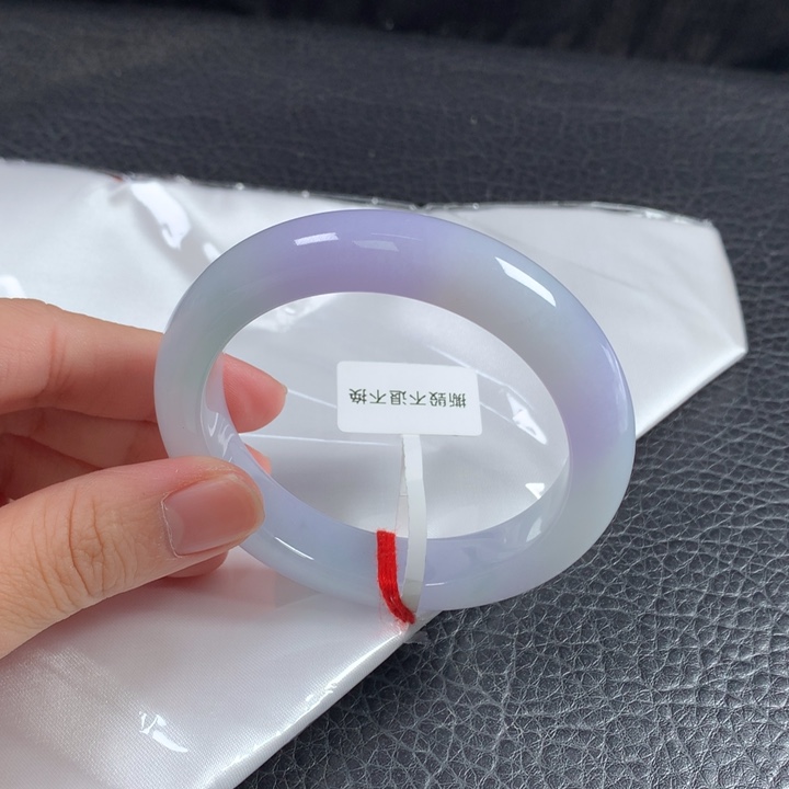 ****翡翠未镶嵌手镯   