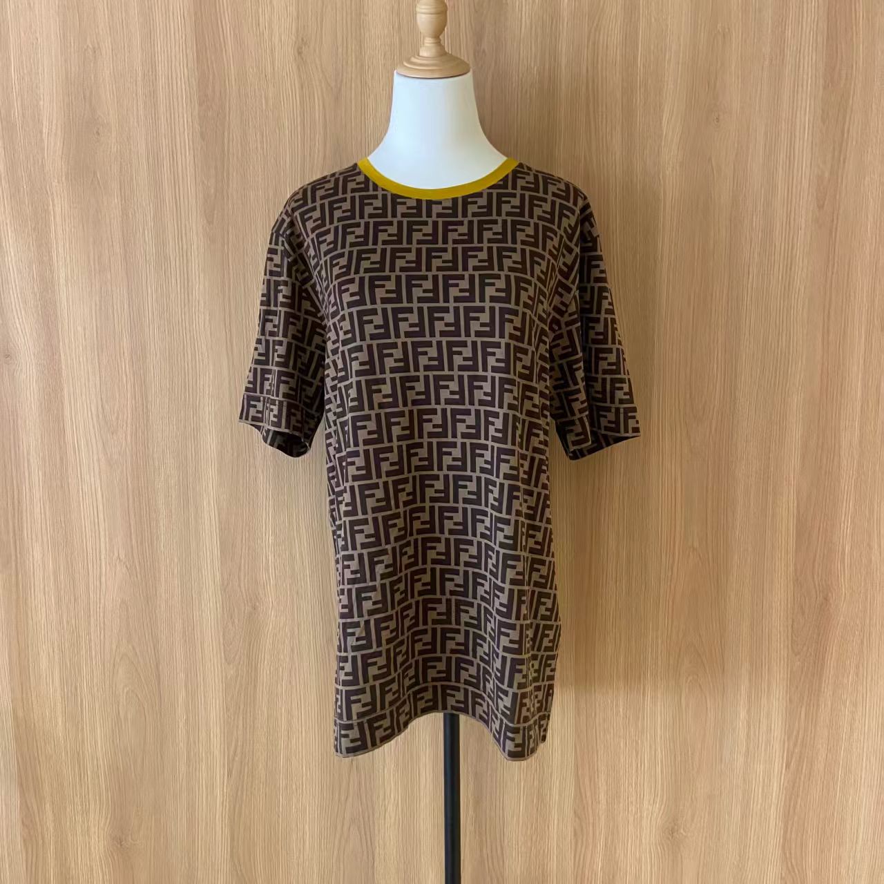99新 FENDI/芬迪 壹臻/满印logo领边撞色短袖T恤 M/ 63814516