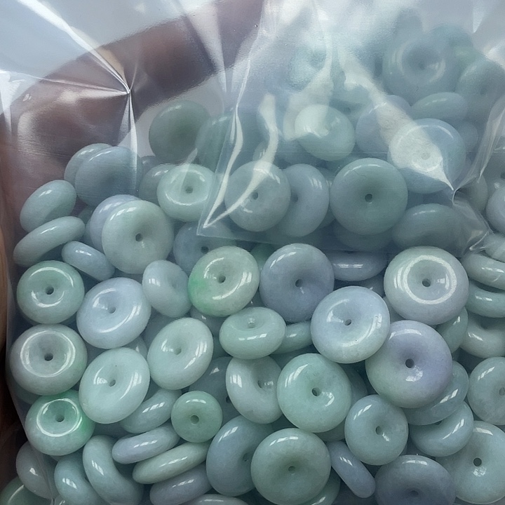 浅***莉颈饰未镶嵌翡翠天然翡翠