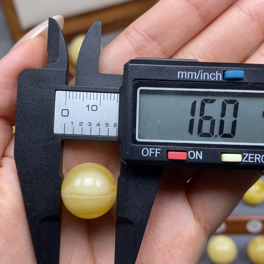 未镶嵌蜜蜡珠宝奇石