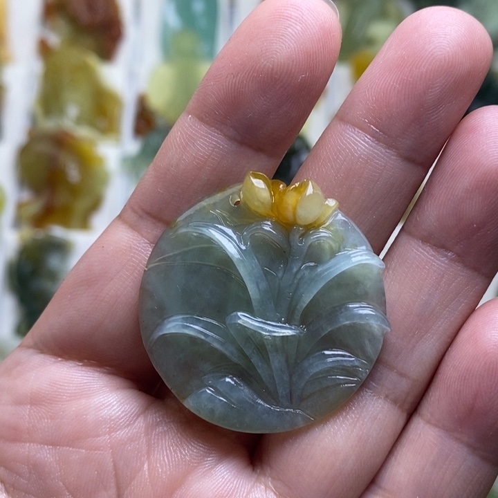 未镶嵌蛇纹石玉吊坠(不含链)春*