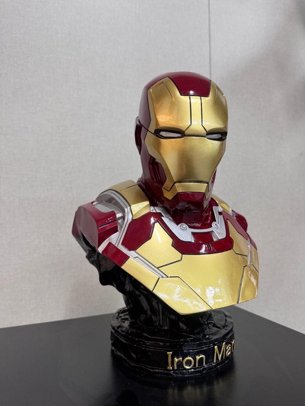 钢铁侠胸像mk42胸像桌面摆件摆设雕塑黄色生日礼物工艺品创意32cm