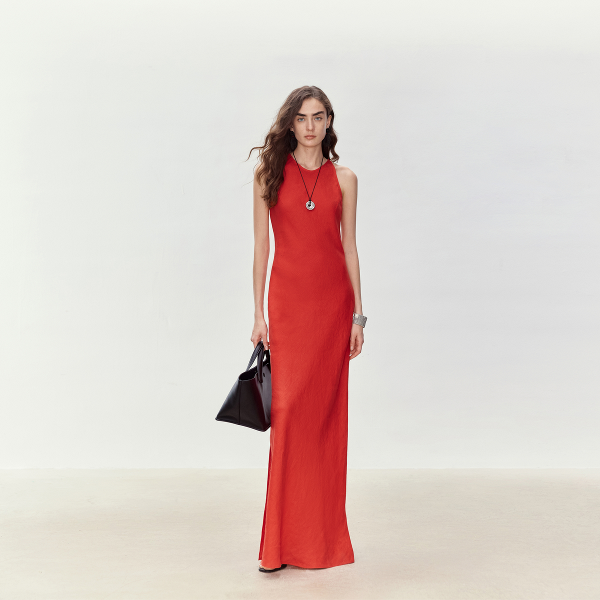 LYNEE 100亚麻简约法式挂脖连衣裙夏季新款度假风优雅LGD2FSW234