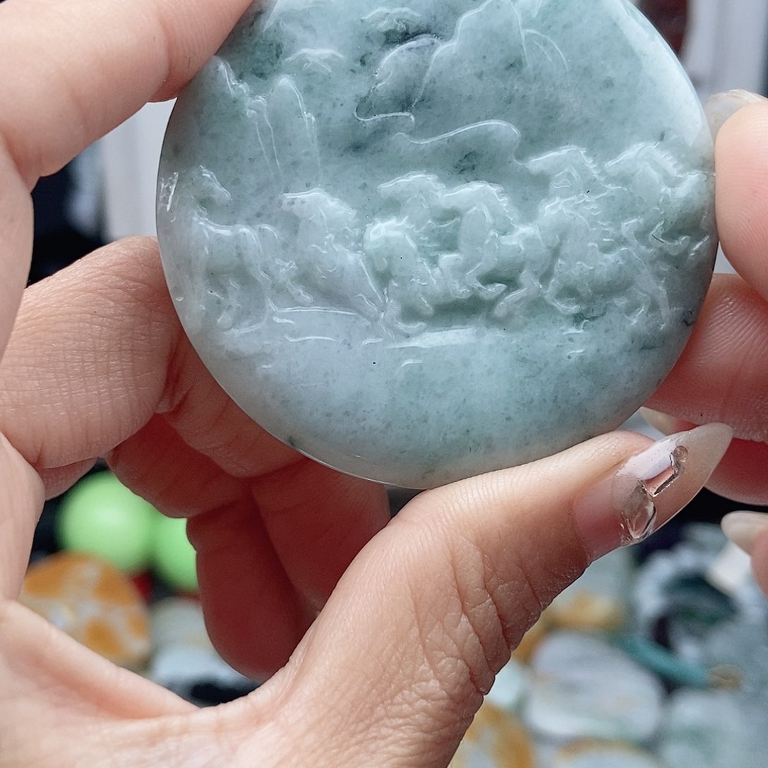 翡翠颈饰未镶嵌翡翠