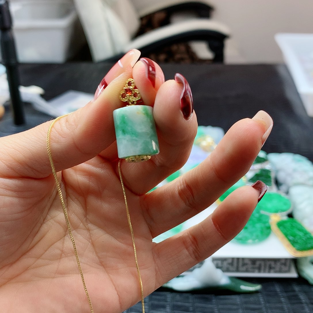 【闪购商品】翡翠吊坠(赠链)未镶嵌