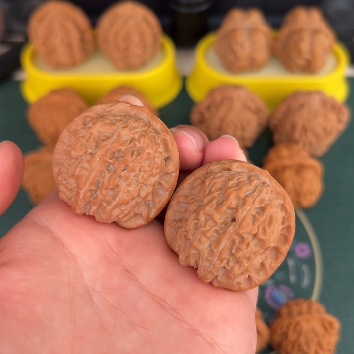 文玩核桃把件38血麒麟