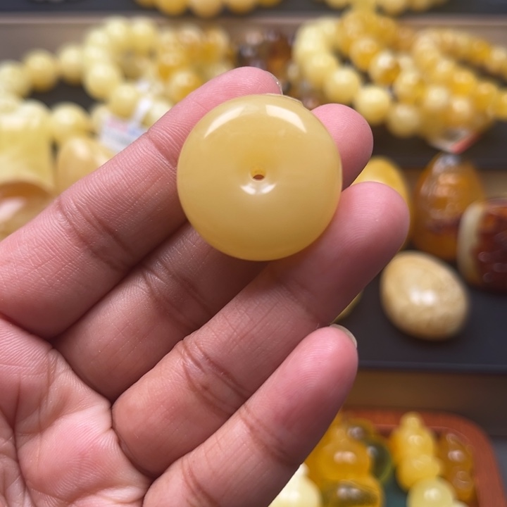 琥珀未镶嵌珠宝奇石M60号平安扣