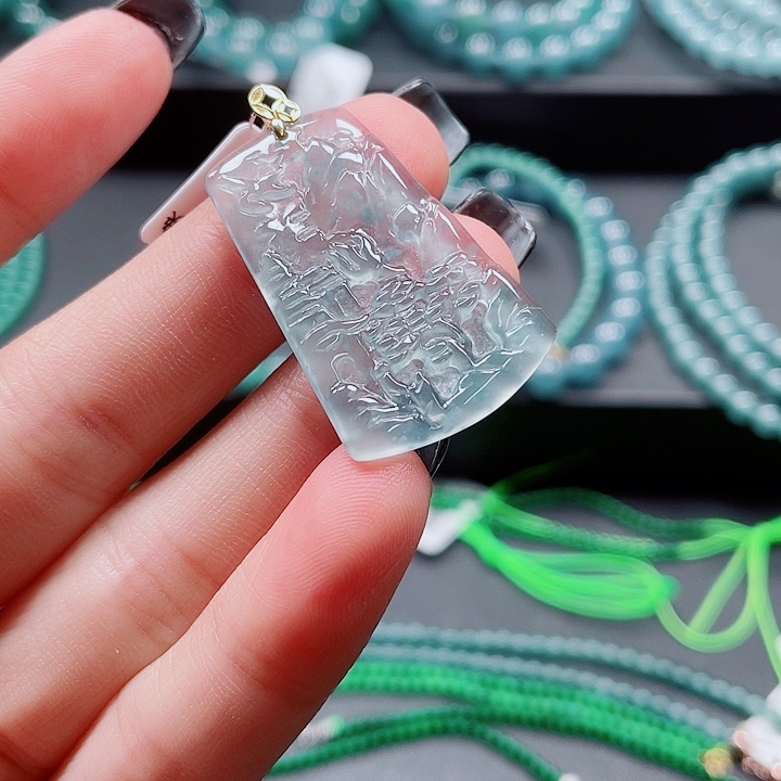 颈饰18K金镶嵌翡翠