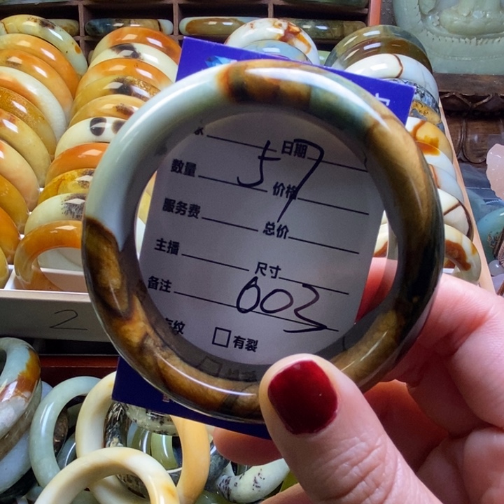 蛇纹石玉手镯未镶嵌一**猫