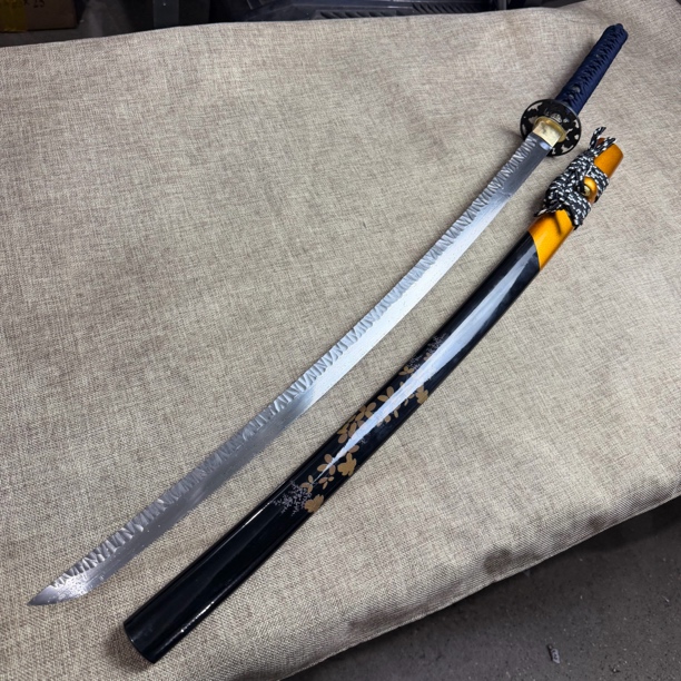 3888 龙泉昊天宝剑武士刀陨石坑花纹钢漆鞘未开刃