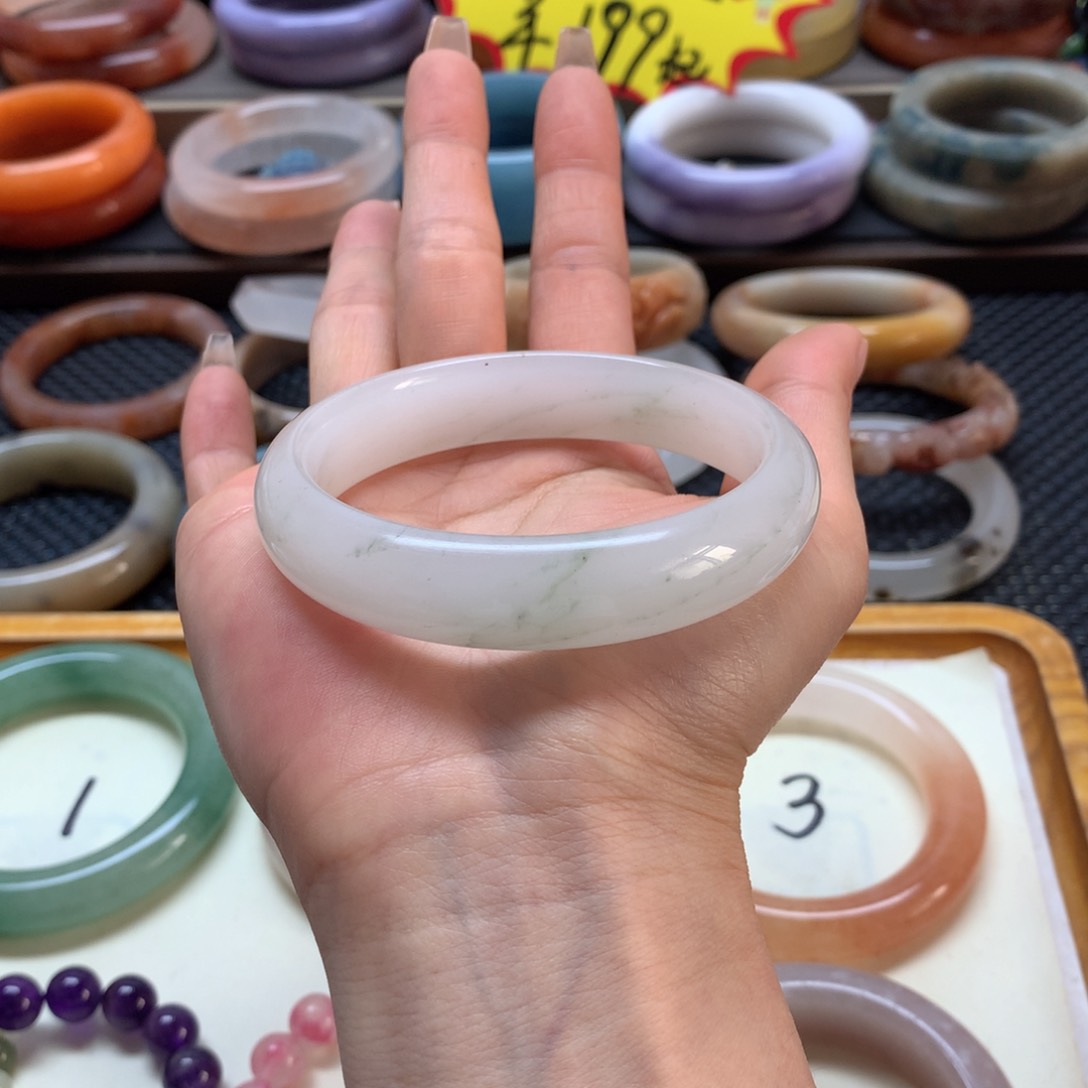 石英质玉手镯未镶嵌