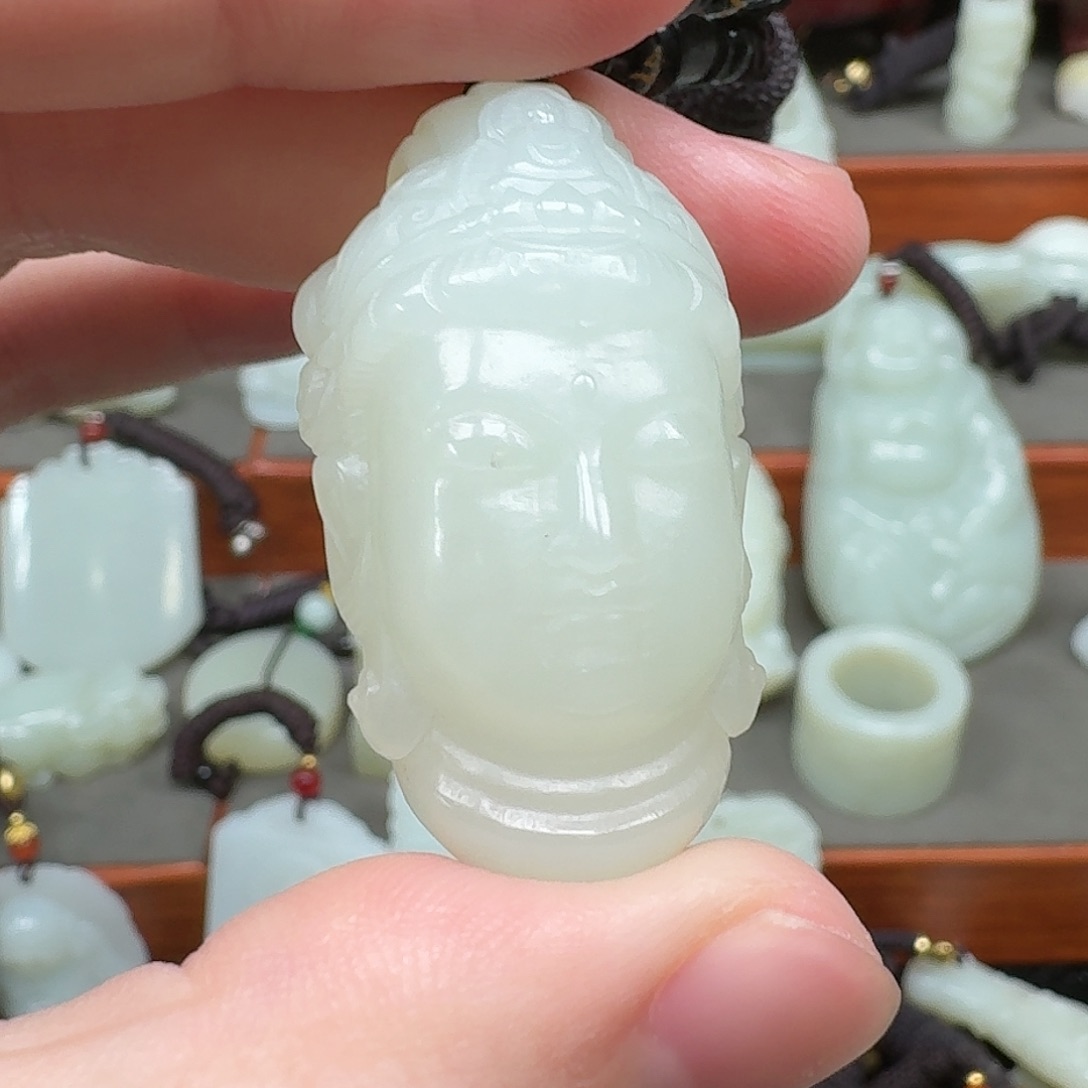 和田玉未镶嵌把件