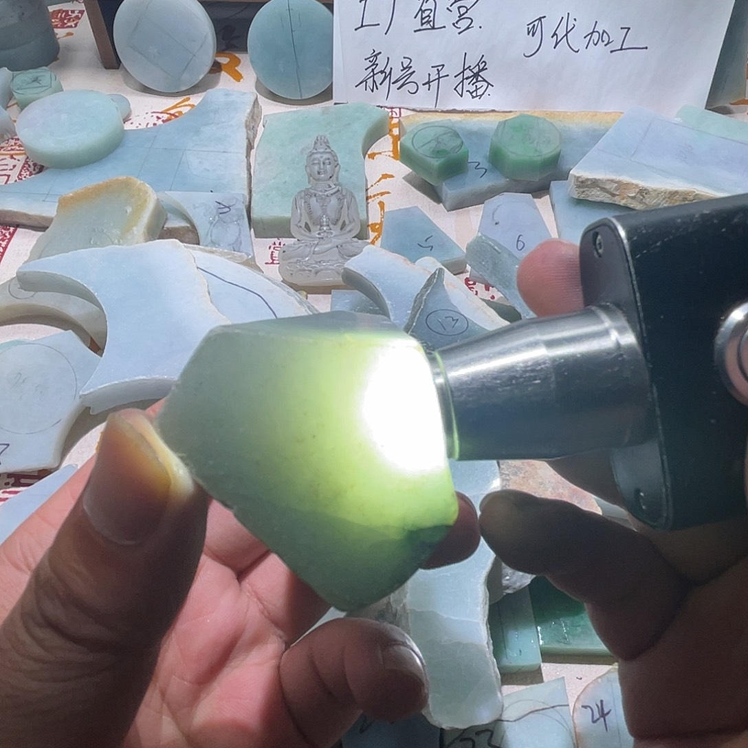 颈饰未镶嵌翡翠天然缅甸A货翡翠毛料