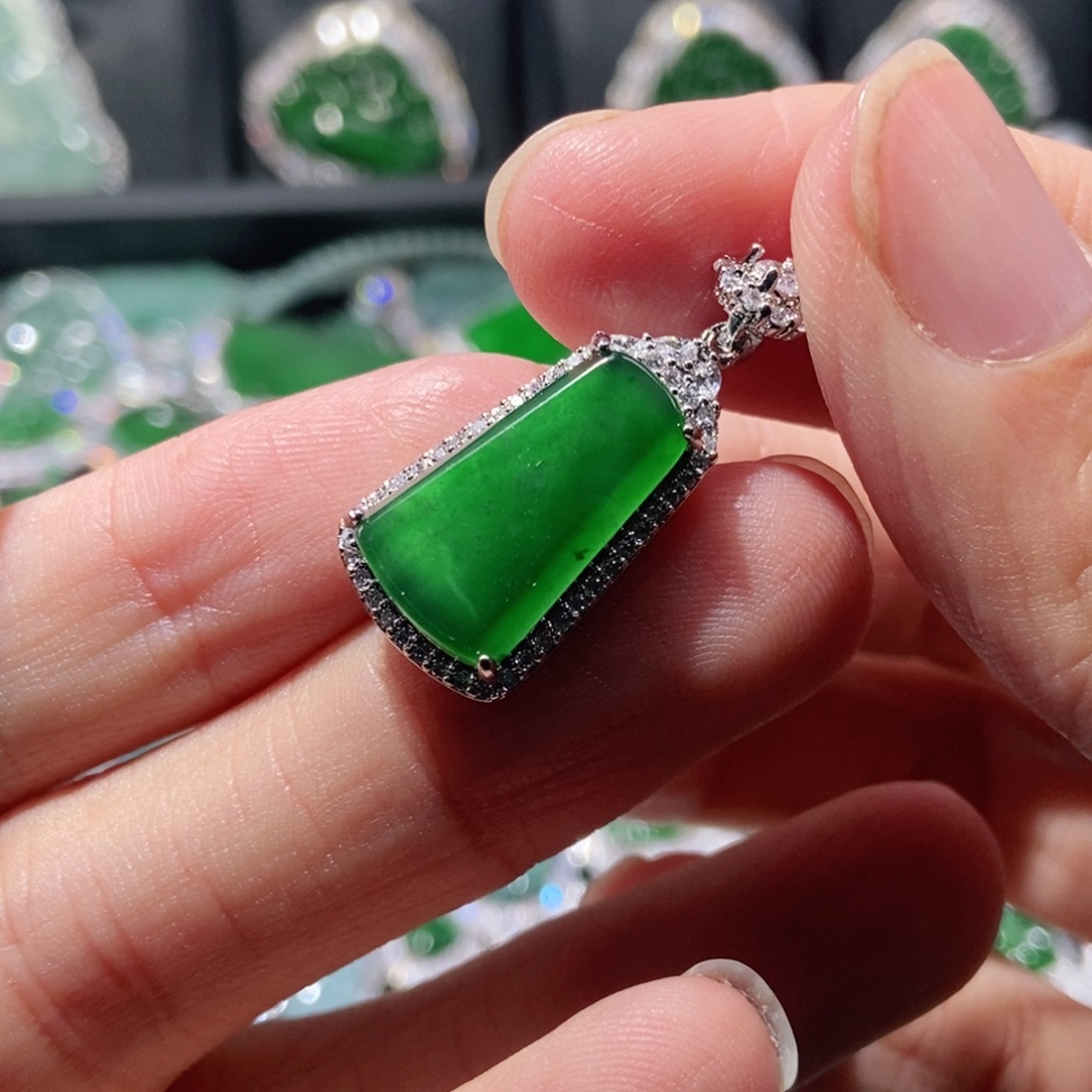 翡翠未镶嵌吊坠(不含链)