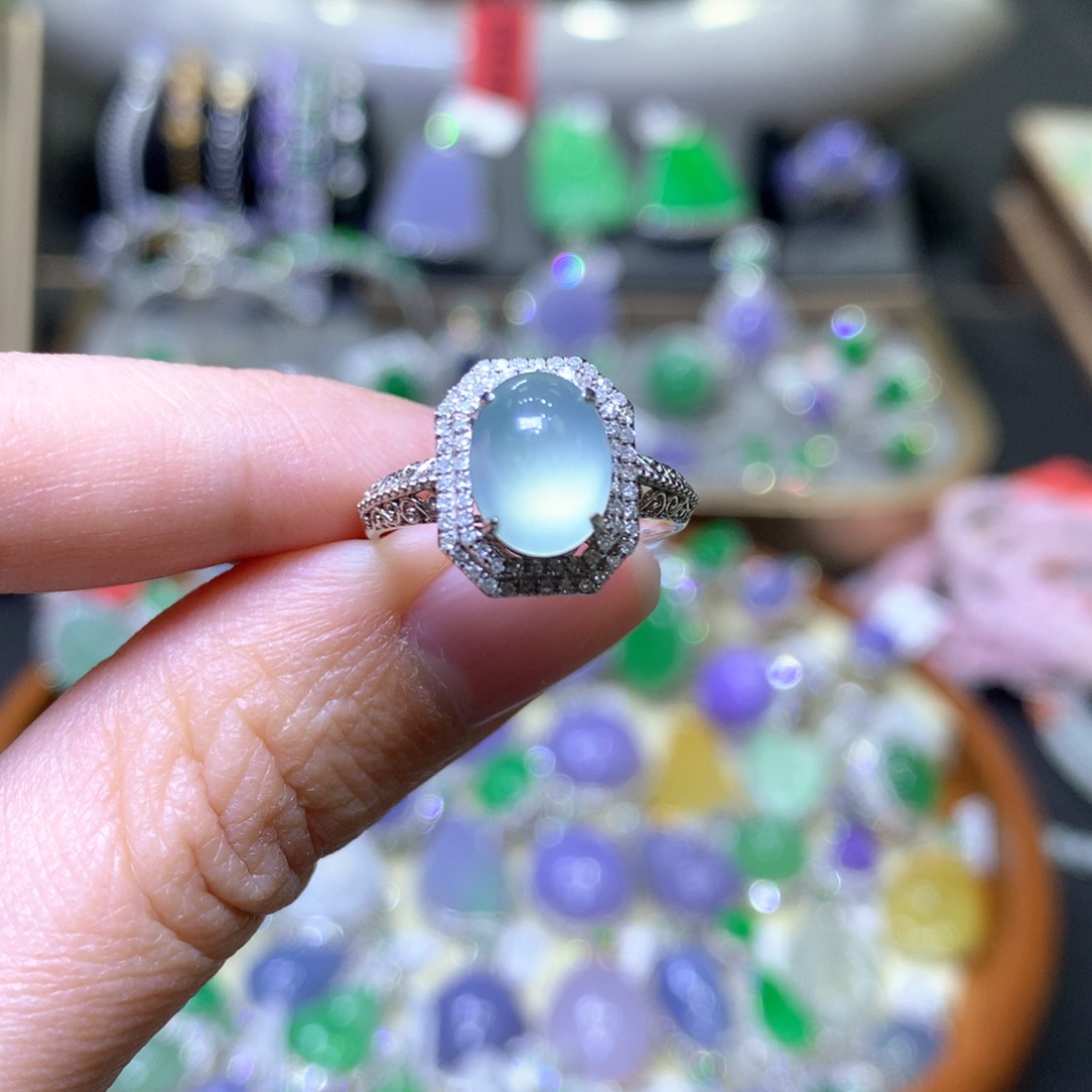 【闪购商品】翡翠颈饰18K金镶嵌翡翠吊坠项链